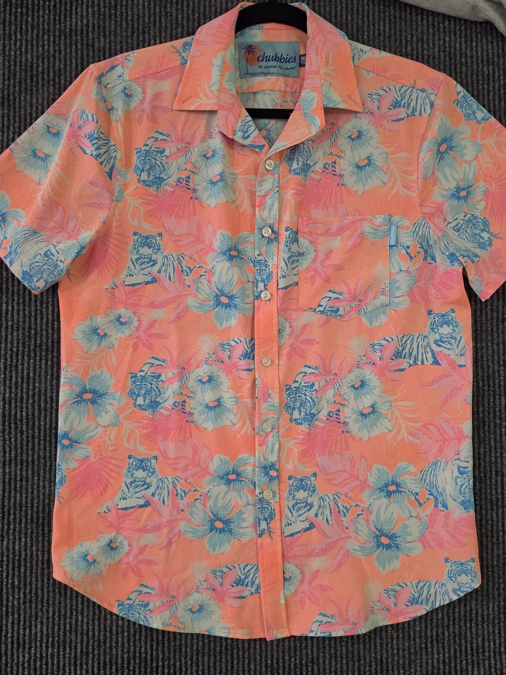 Chubbies Men’s Coral Floral Short-Sleeve Button-Up Shirt Size Small